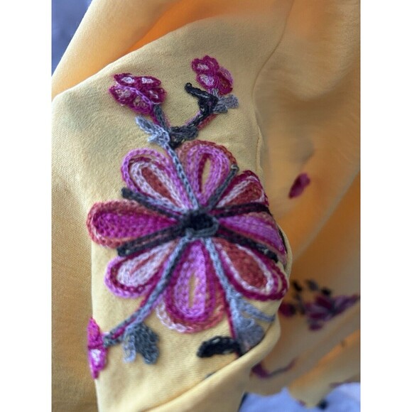 FIG AND FLOWER Plus Size 2X Yellow Embroidered Floral Roll Up-Long Sleeve Shirt - Picture 3 of 7
